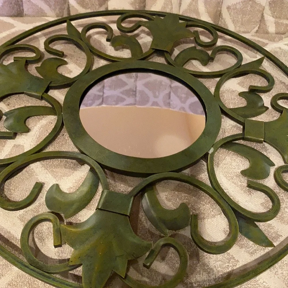 Green Round Metal Decorative Mirror